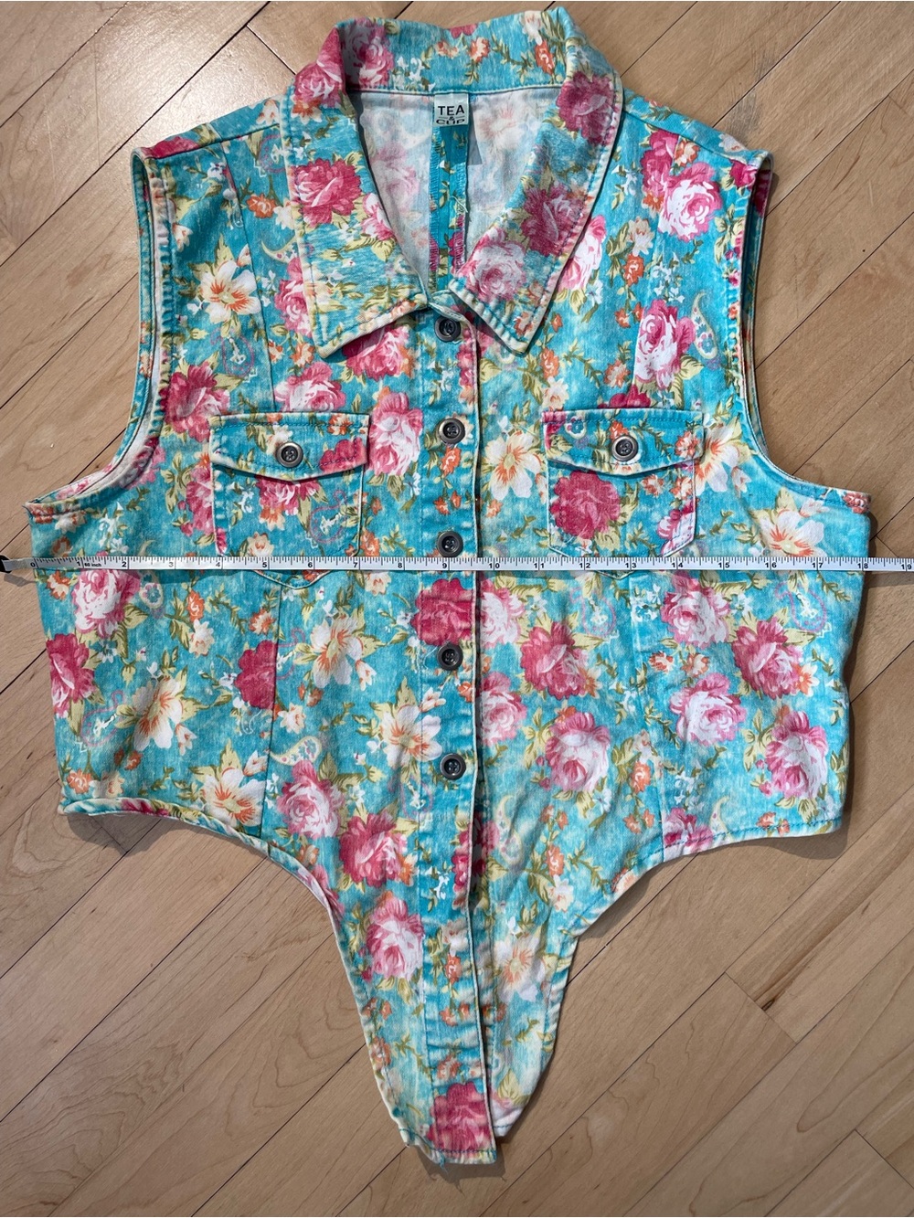 TEA & CUP turquoise and pink floral cropped button down tie front denim top - Picture 4 of 5